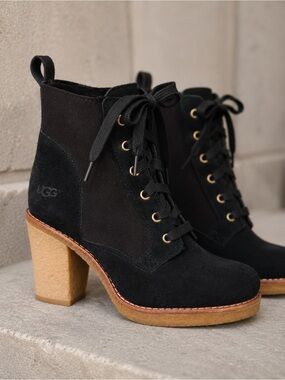 UGG ($275) Sofia Black Suede Lace Up Heeled Ankle Booties Sz 7.5